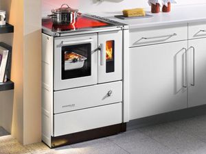кухонная плита на дровах