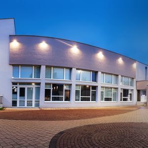 современный настенный светильник
