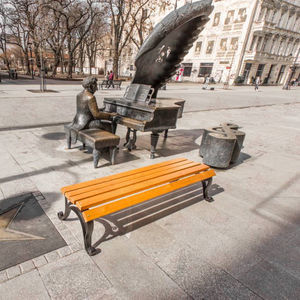 классическая общественная скамейка