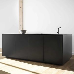 современная кухня островного типа из алюминия