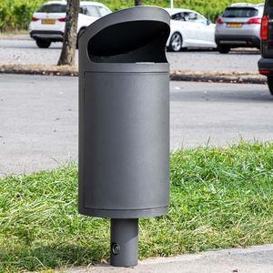 общественный мусорный контейнер