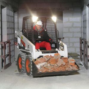 компактный погрузчик
