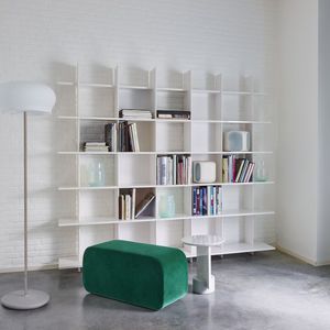 современный книжный шкаф