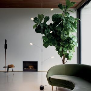 лампа от пола до потолка
