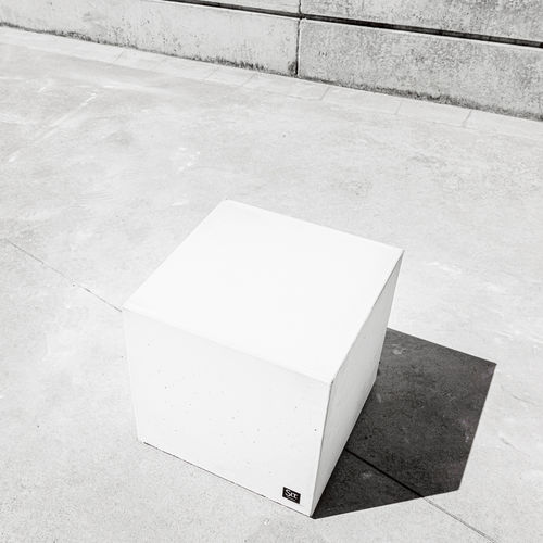 Современный табурет - FORM : 541 - SIT Urban Design - из бетона / квадратный / для общественных мест