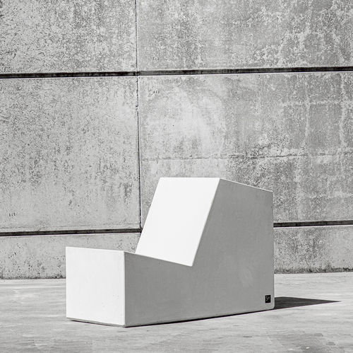 Современное низкое кресло - FORM : 544 - SIT Urban Design - из бетона / для сада / для общественных мест