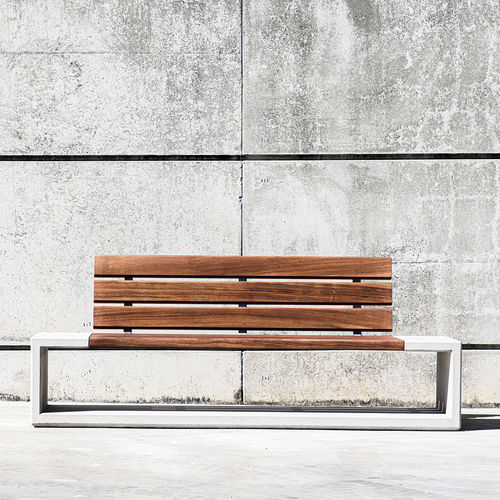 Современная общественная скамейка - OUTLINE : 531 - SIT Urban Design - из дерева / из бетона / со спинкой