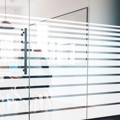 Декоративная пленка для приклеивания на стекло - LINEAL - SolarScreen International - для перегородки / из ПЭТФ / клейкая