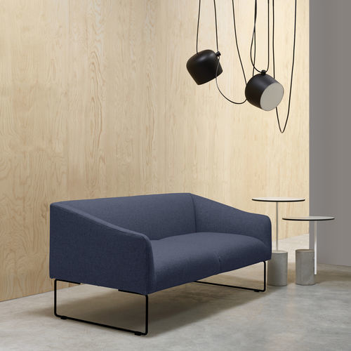 Современный диван - BIBO - UFFICIO DESIGN ITALIA - из ткани / с подлокотниками / с основанием в виде салазок