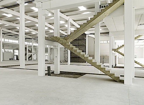 Лестница с поворотом на 180° - Planas - с бетонными ступеньками / бетонная конструкция / техническая