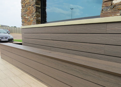 Облицовка фасада из реек - ULTRASHIELD® - newtechwood - из композита / пазованная / имитация дерева