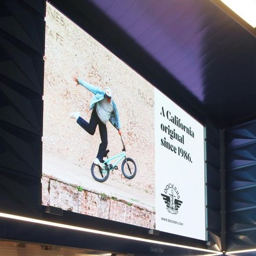 Настенный проекционный экран - JCDecaux - Mobilier Urbain - электрический / мультиформатный / акустически прозрачный
