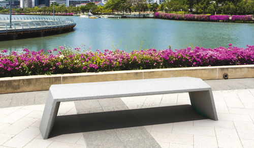 Современная общественная скамейка - BRIDGE - botton & gardiner urban furniture - из гранита / из мрамора