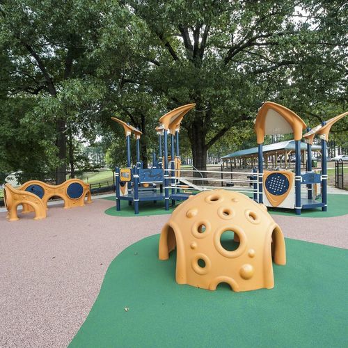 Игровая конструкция для игровой площадки - Brahan Spring Park - Design 6935 - LANDSCAPE STRUCTURES - из нержавеющей стали / из стали, покрытой порошком / из полиэтилена