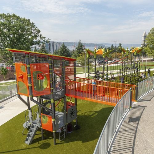 Игровая конструкция для игровой площадки - Yesler Terrace Park - LANDSCAPE STRUCTURES - из стали, покрытой порошком / из полиэтилена / из переработанного пластика
