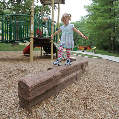 Гимнастическое бревно для игровой площадки - STACKED TIMBER   - little tikes