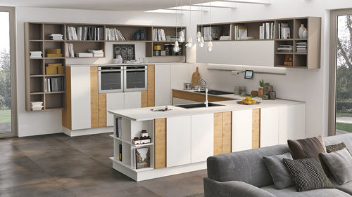 Современная кухня - CREATIVA - CUCINE LUBE - из дерева / без ручки / лакированная