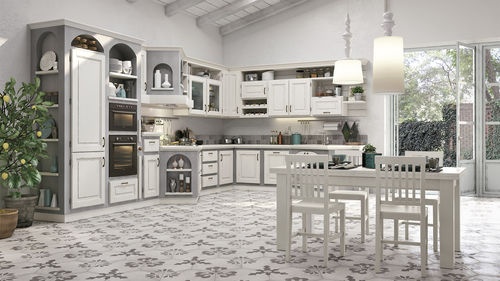 Классическая кухня - ONELIA - CUCINE LUBE - из орехового дерева / из ясеня / с ручками
