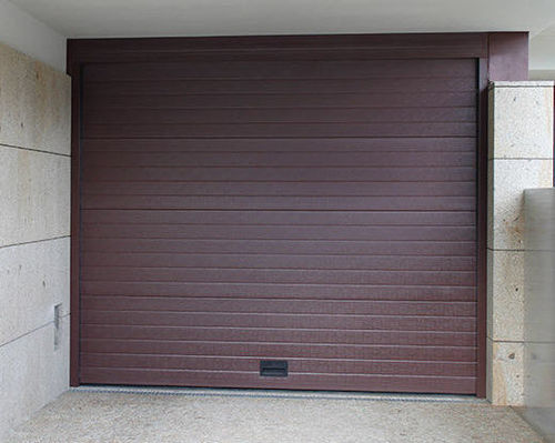 Секционная гаражные ворота - STUCCO - AGM - из окрашенной стали / автоматическая / с ручным приводом