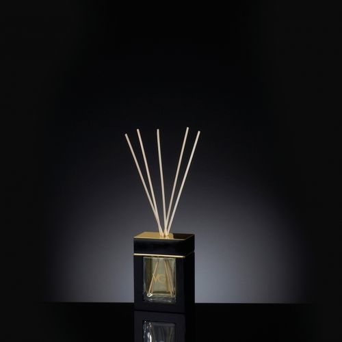 Бутылка из ротанга - HOME FRAGRANCE - VGnewtrend - из стекла / из блестящей лакированной древесины / для духов