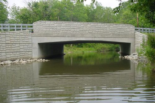 Мост из предварительно подготовленного бетона - HY-SPAN® - The Fort Miller Co. - в форме дуги / дорожный