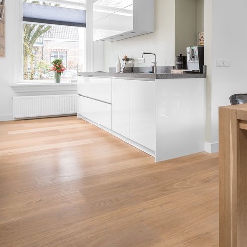 Паркет из паркетной доски - G.08 - Dennebos Flooring - «венгерская елка» / под старину / приклеиваемый