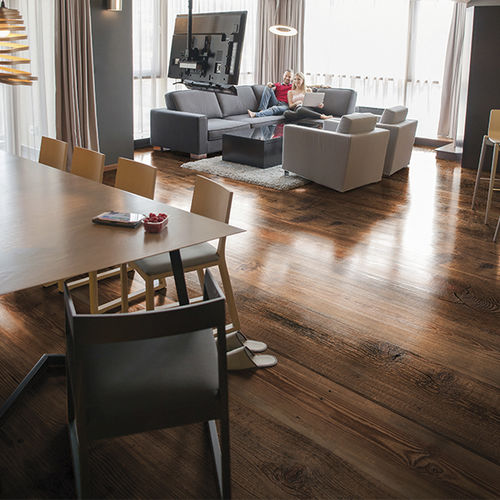 Паркет из паркетной доски - SUN WOOD DESIGN PARKETT - SALOON 06 - SUN WOOD by Stainer - из массивной доски / из дуба / «елочка»