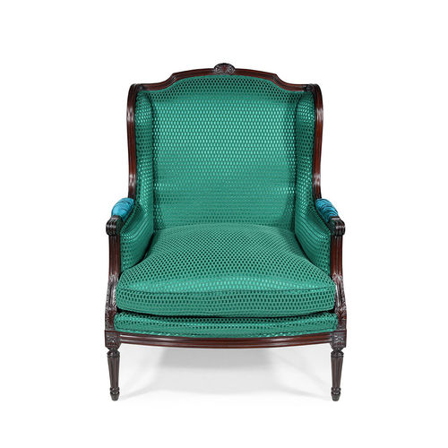 Кресло в стиле Людовика XVI - BERGÈRE À OREILLE - Oficina Inglesa - из ткани / из кожи / из дуба