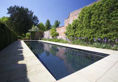 Бассейн для наружного применения - LUXURY - GUNCAST SWIMMING POOLS - заглубленный / из камня