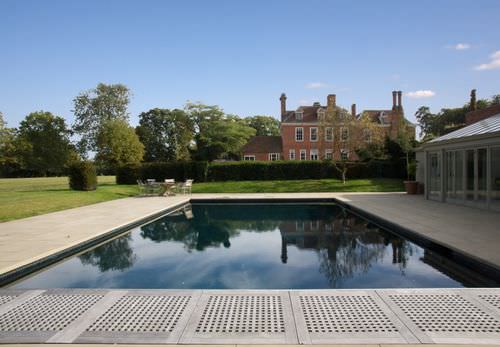 Бассейн для наружного применения - HERTFORDSHIRE - GUNCAST SWIMMING POOLS - заглубленный / из стекла / из мозаики