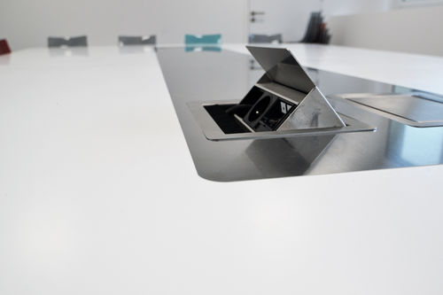 Современный стол для собраний - V-korr Creative Surface - из Solid Surface / прямоугольный / со встроенной электрической розеткой
