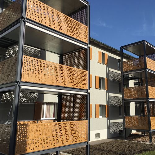 Ограждение из ламината высокого давления - CELLON - MULTI FAMILY HOUSE ISLIKON - Bruag Design Factory AG - с панелями / для наружного применения / для балкона