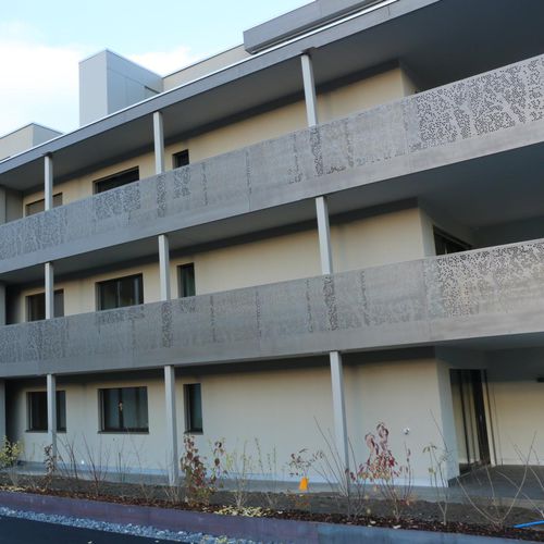 Ограждение из ламината высокого давления - MFH SAGIWEG - Bruag Design Factory AG - с панелью / для наружного применения / для балкона