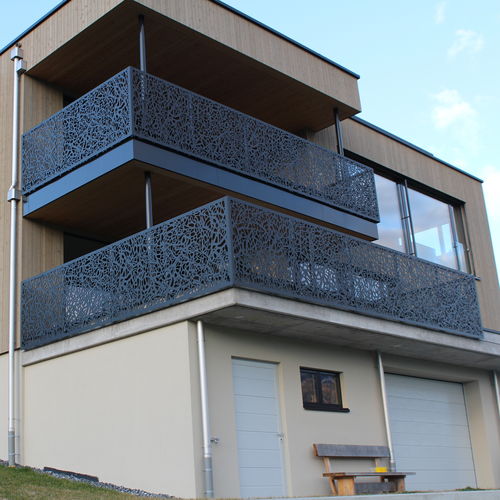 Ограждение из дерева - CELLON/MDF MFH ESCHEN - Bruag Design Factory AG - из ламината высокого давления / с панелью / для наружного применения