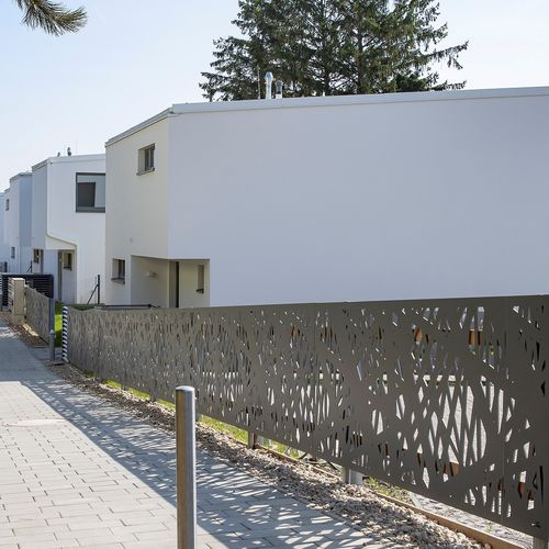 Забор разделительная перегородка - CELLON RUTHNERGASSE WIEN - Bruag Design Factory AG - с панелями / садовый / из ламината высокого давления