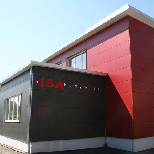 Облицовка фасада для вентилируемого фасада - FORMBOARD TOP PINE - ISA BODYWEAR AMRISWIL - Bruag Design Factory AG - панельная / из древесного волокна / гладкая