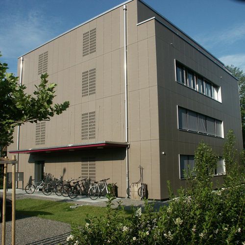 Облицовка фасада для вентилируемого фасада - FORMBOARD TOP PINE - MEHRFAMILIENHAUS LENZBURG - Bruag Design Factory AG - панельная / из древесного волокна / гладкая