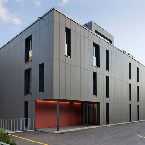Облицовка фасада для вентилируемого фасада - FORMBOARD TOP PINE - MULTI FAMILY HOUSE BITSCH - Bruag Design Factory AG - панельная / из древесного волокна / гладкая