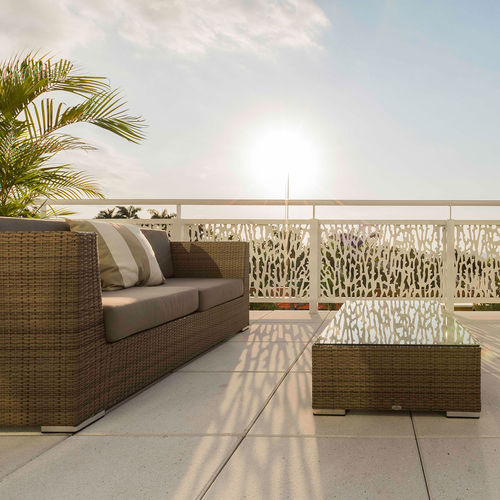 Ограждение из ламината высокого давления - CELLON - MARRIOTT PORT-AU-PRINCE HAITI - Bruag Design Factory AG - с панелями / для наружного применения / для балкона