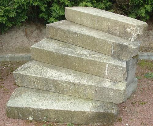Ступень из базальта - bca materiaux anciens - из гранита / из песчаника / из известняка
