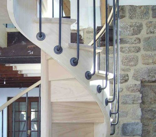 Винтовая лестница - BISTROT - ESCALIER DESIGN 14 - с деревянными ступеньками / деревянная конструкция / современная
