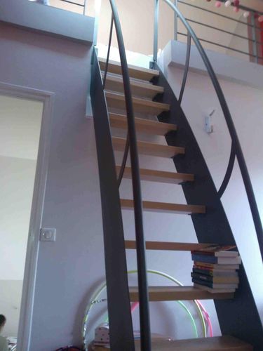 Прямая лестница - GAIN DE PLACE - ESCALIER DESIGN 14 - с деревянными ступеньками / металлическая конструкция / современная