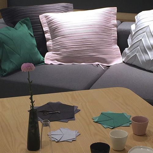 Подушка для дивана - IITTALA X ISSEY - iittala - квадратная / однотонная / для бытового использования