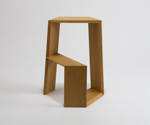 Современный табурет - DAN-DAN - Miyazaki Chair Factory - из дерева / с опорой для ступней