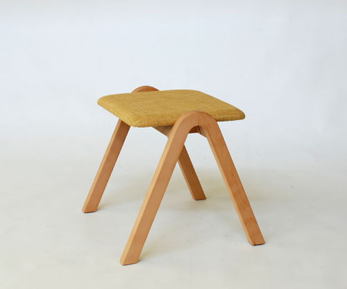Современный табурет - A - Miyazaki Chair Factory - из дерева / обитый / штабелируемый