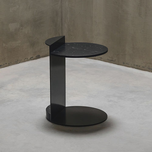Современный вспомогательный столик - LINEA NERO MARQUINA - MAAMI HOME - из мрамора / с основанием из лакированного металла / с основанием из мрамора