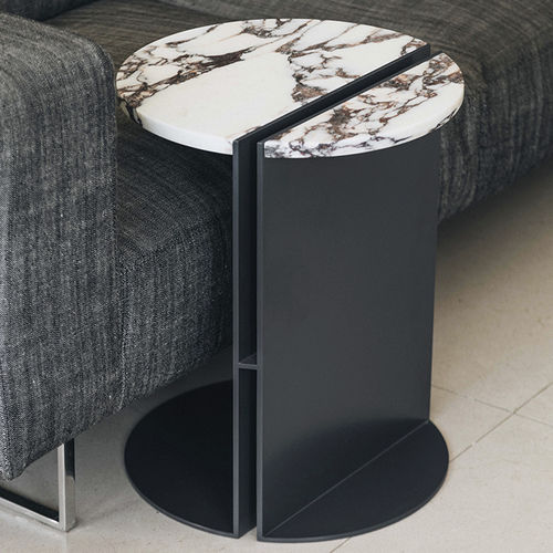 Вспомогательный столик минималистский дизайн - HALF CALACATTA VIOLA - MAAMI HOME - из мрамора / с основанием из лакированного металла / круглый