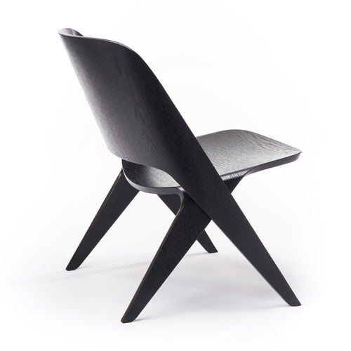 Современное кресло - LAVITTA LOUNGE - BLACK - Poiat | Furniture - из формованной фанеры / из дуба / для профессионального использования