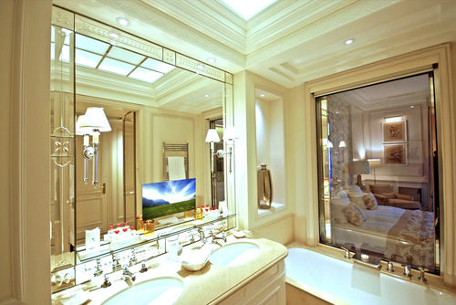Настенное зеркало для ванной комнаты - BEAU-RIVAGE PALACE : LAUSANNE - Raymura - современное / прямоугольное / со встроенным телевизором