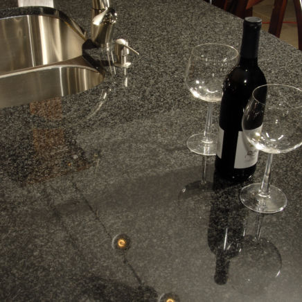 Рабочая поверхность из гранита - IMPALA BLACK - WALL GRANITE SERVICE SRL - для кухни / черная